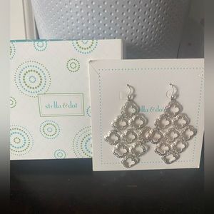 Stella & Dot Signature Clover Earrings